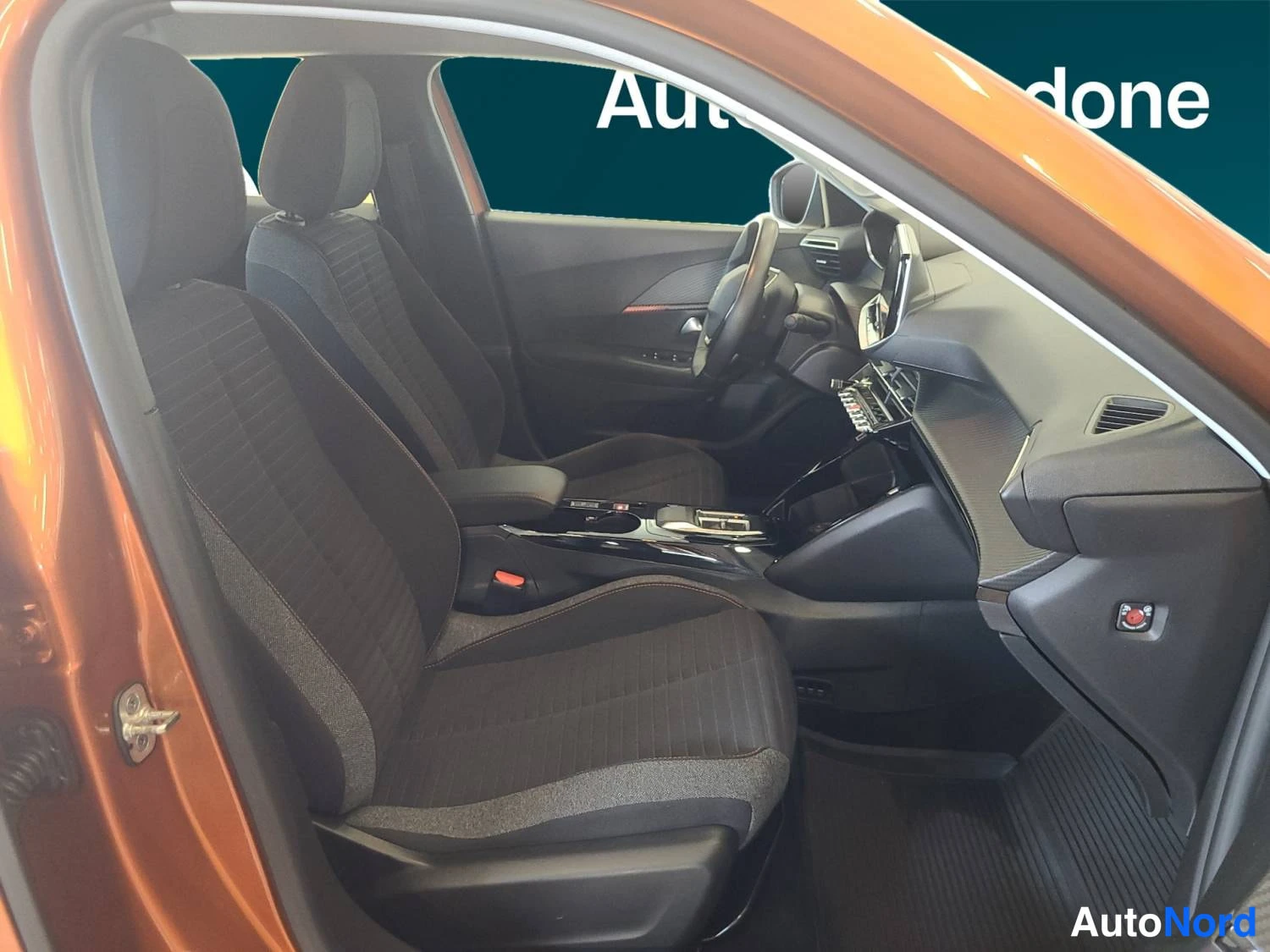 Oranssi Peugeot E-2008 2022, kuva 24