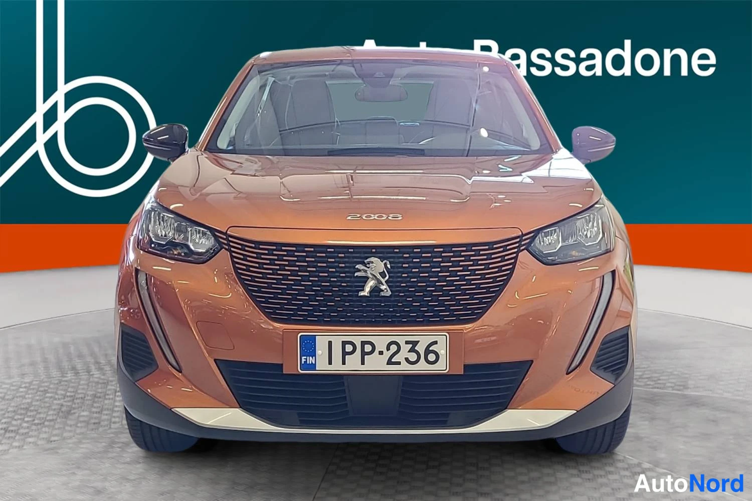 Oranssi Peugeot E-2008 2022, edestä, kuva 3