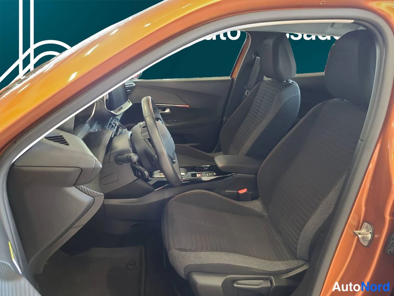 Oranssi Peugeot E-2008 2022, kuva 9