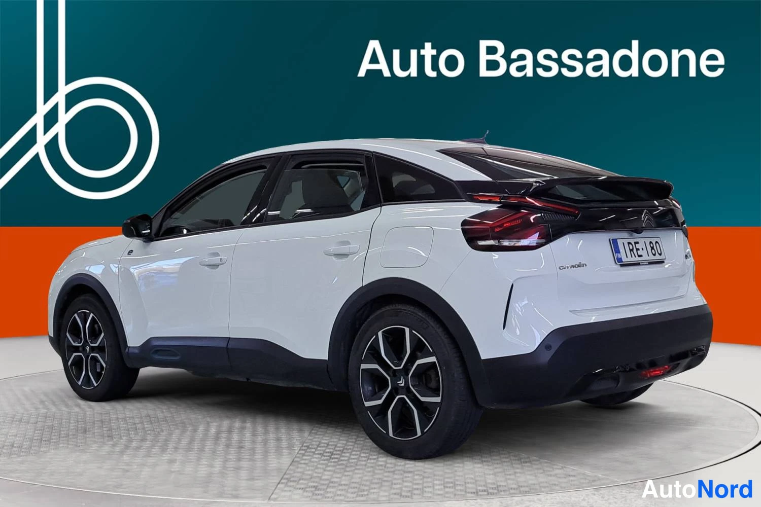 Valkoinen Citroen C4 2023, takaviisto, kuva 7