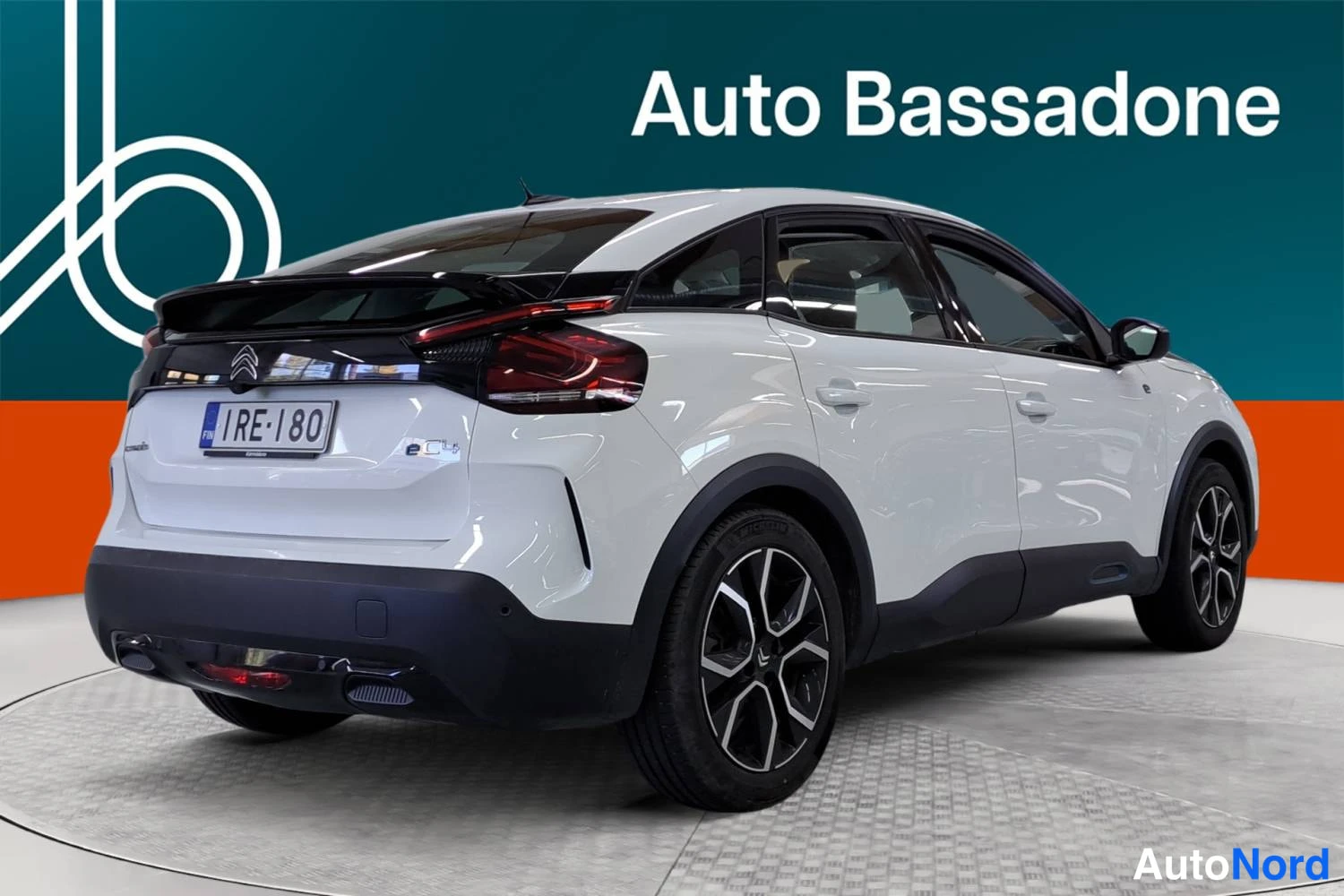 Valkoinen Citroen C4 2023, takaviisto, kuva 6