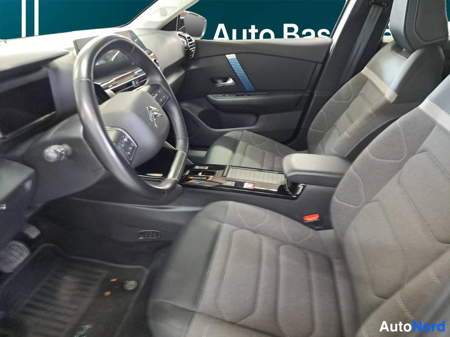 Valkoinen Citroen C4 2023, kuva 9