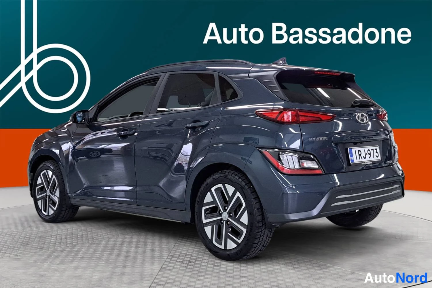Harmaa Hyundai Kona Electric 2023, takaviisto, kuva 7
