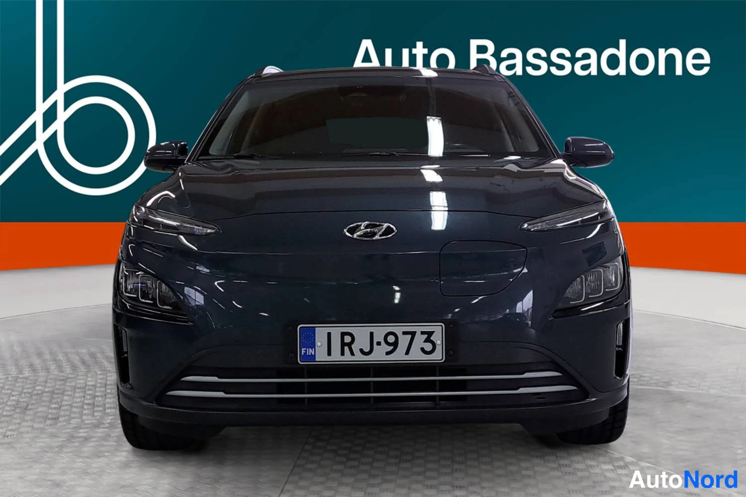 Harmaa Hyundai Kona Electric 2023, edestä, kuva 4