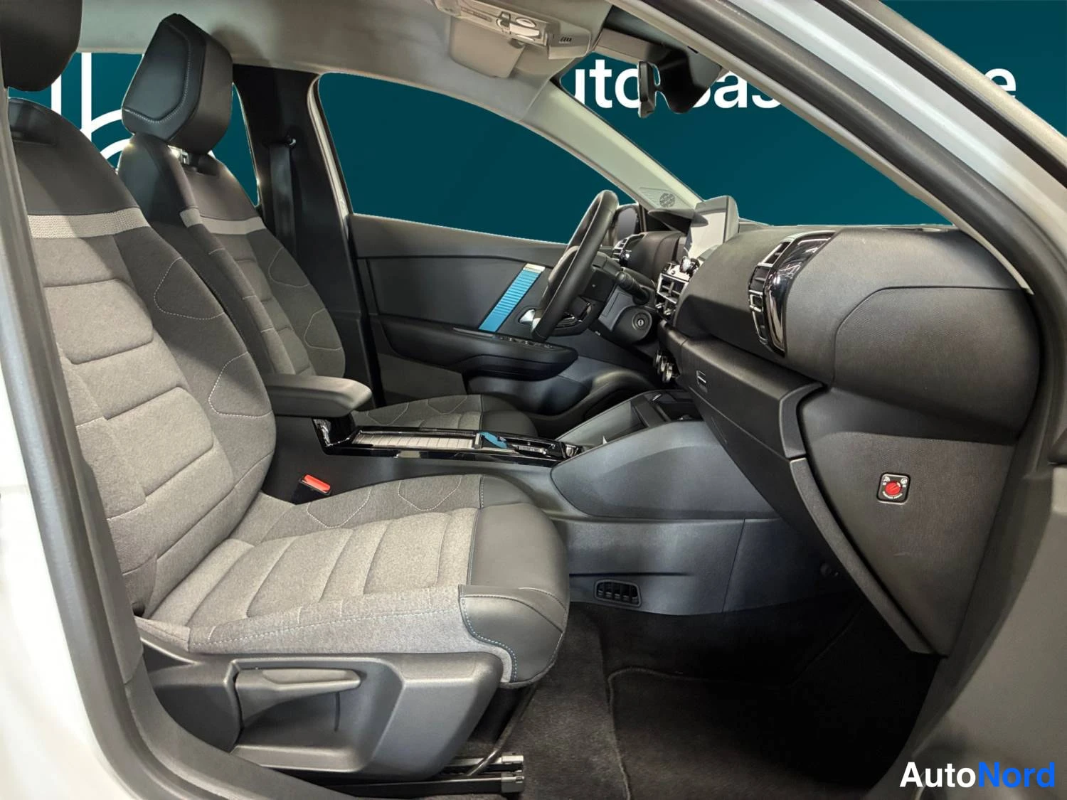 Valkoinen Citroen C4 2023, kuva 13