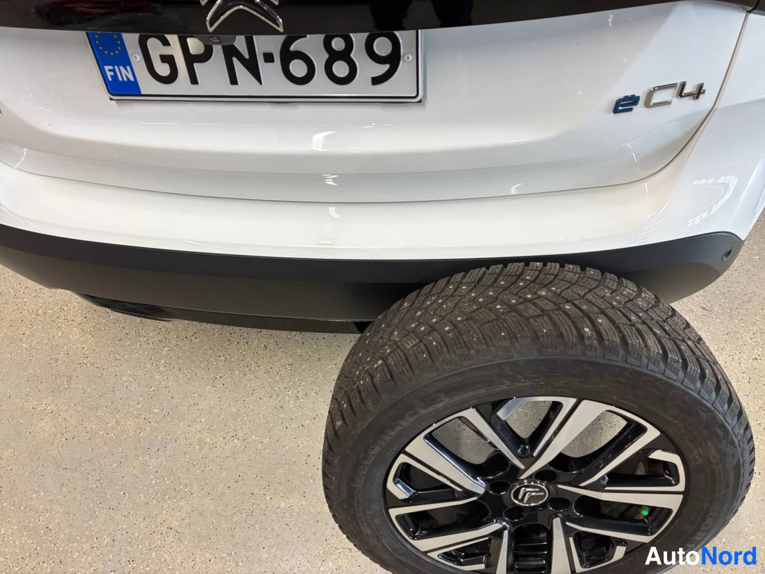 Valkoinen Citroen C4 2023, takaa, kuva 9