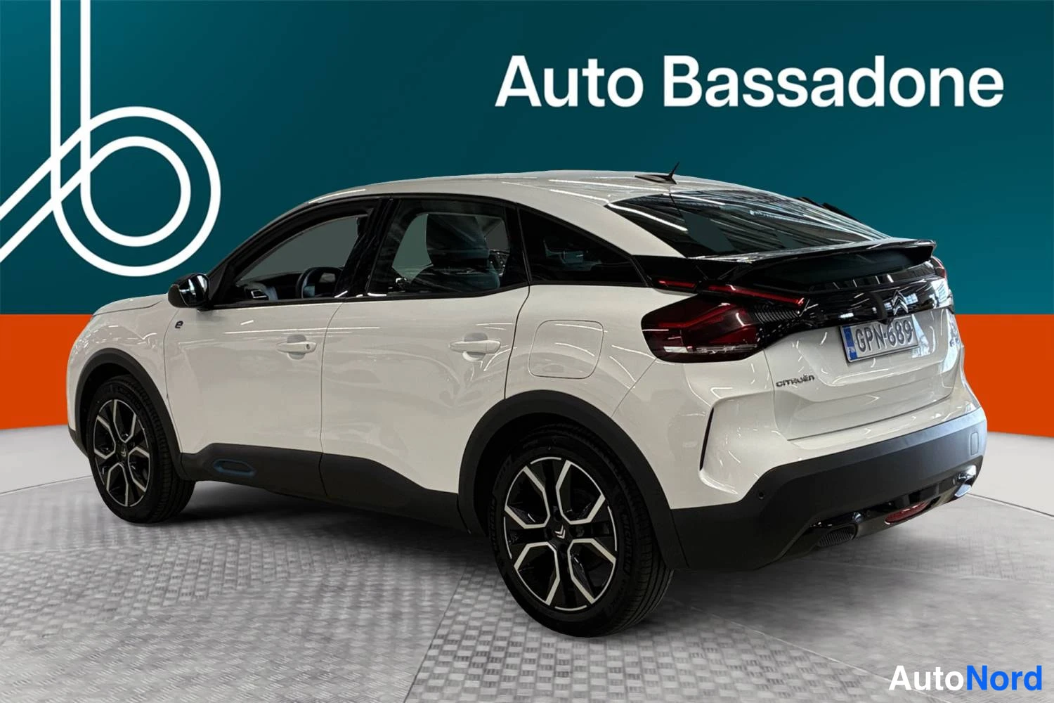 Valkoinen Citroen C4 2023, takaviisto, kuva 5