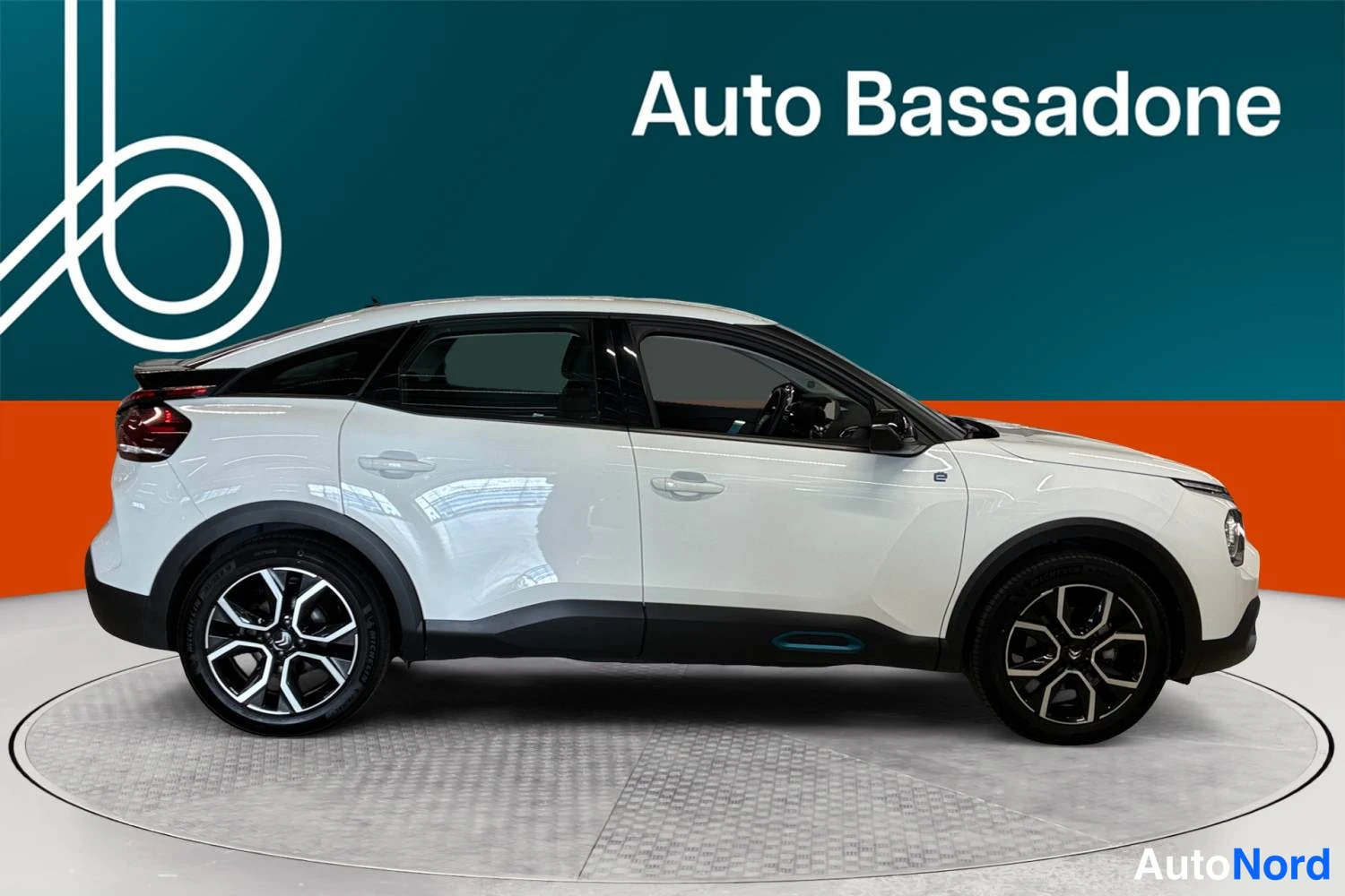 Valkoinen Citroen C4 2023, takaviisto, kuva 6