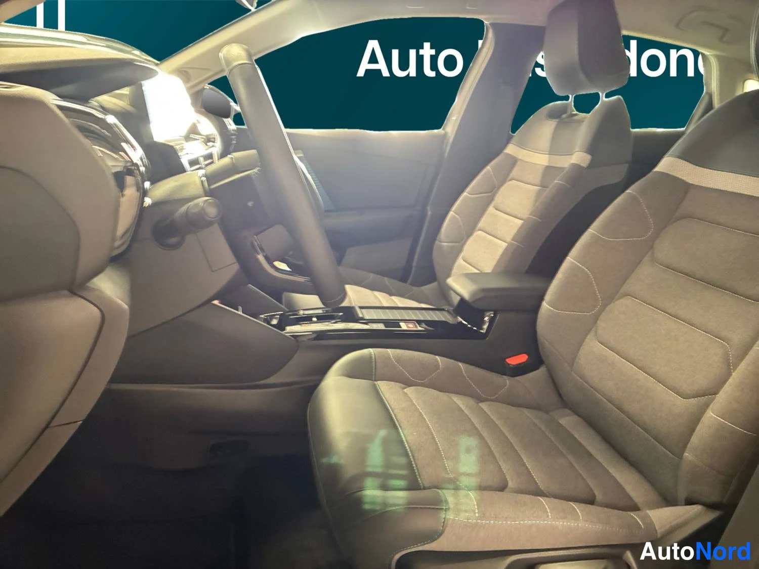 Valkoinen Citroen C4 2023, kuva 25
