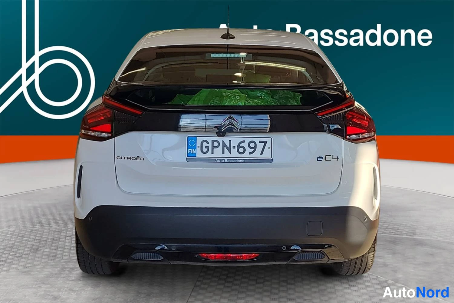 Valkoinen Citroen C4 2023, takaa, kuva 7