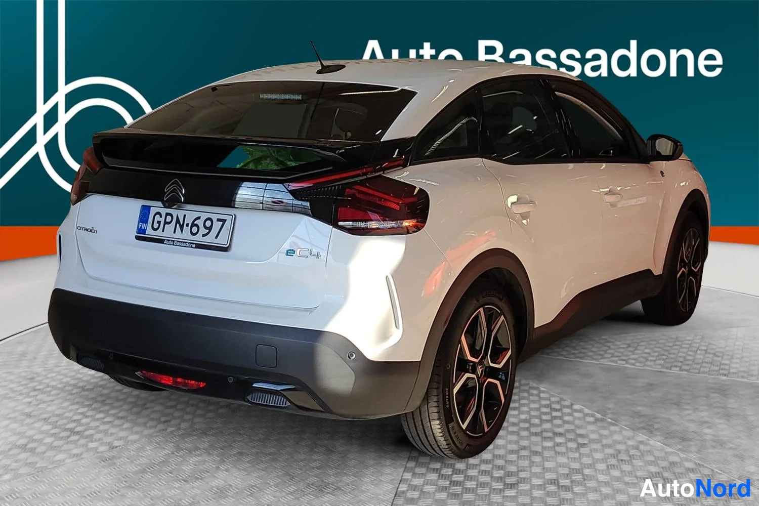 Valkoinen Citroen C4 2023, takaviisto, kuva 6