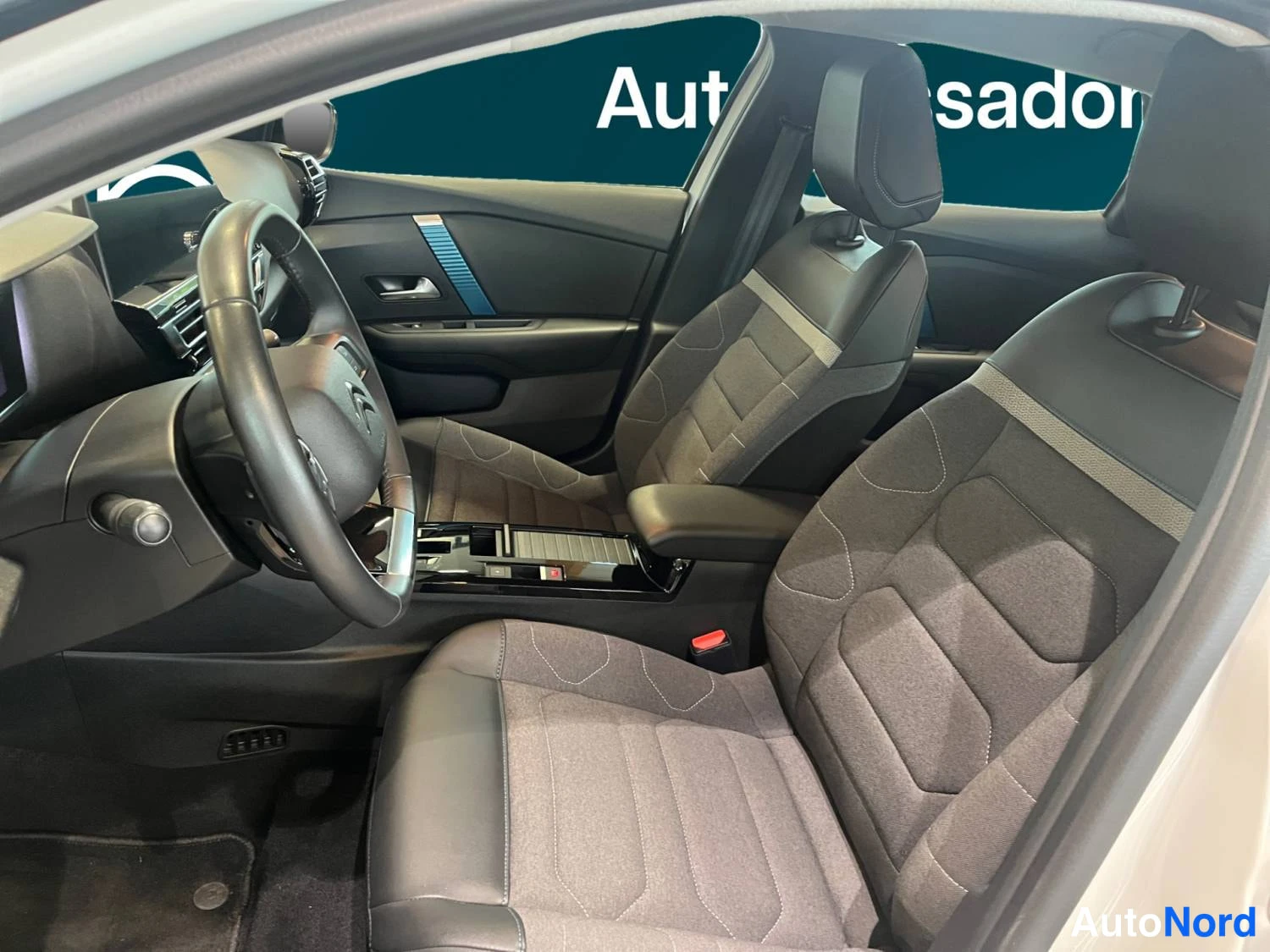 Valkoinen Citroen C4 2023, kuva 9