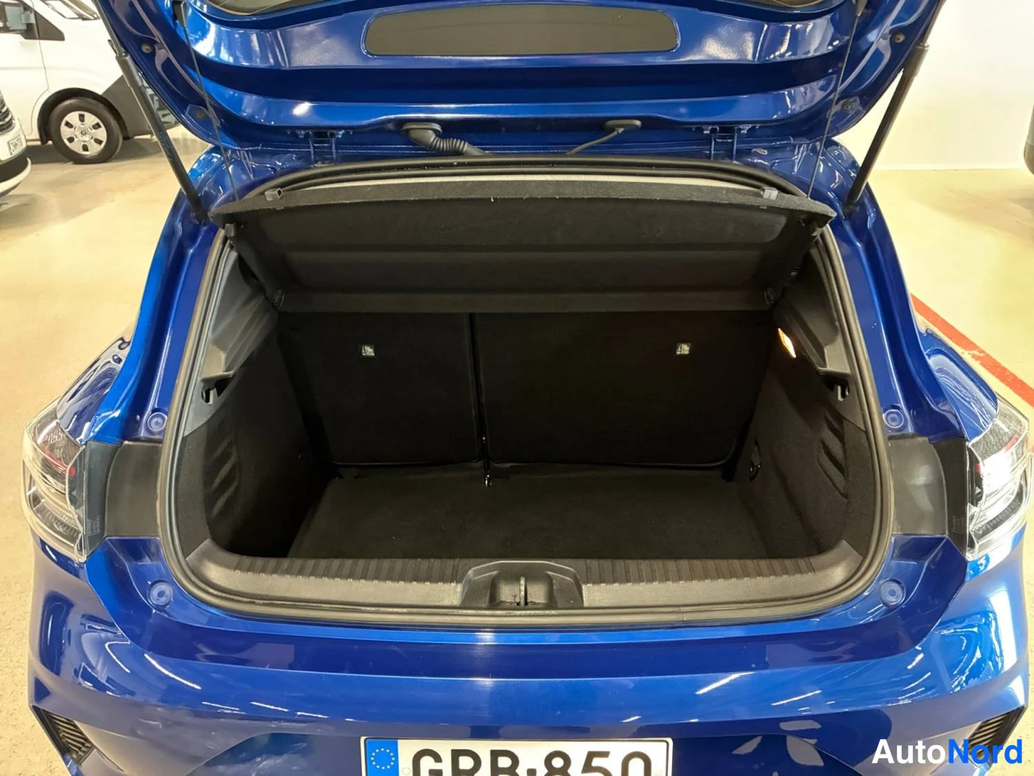 Sininen Renault Clio 2024, takaa, kuva 9