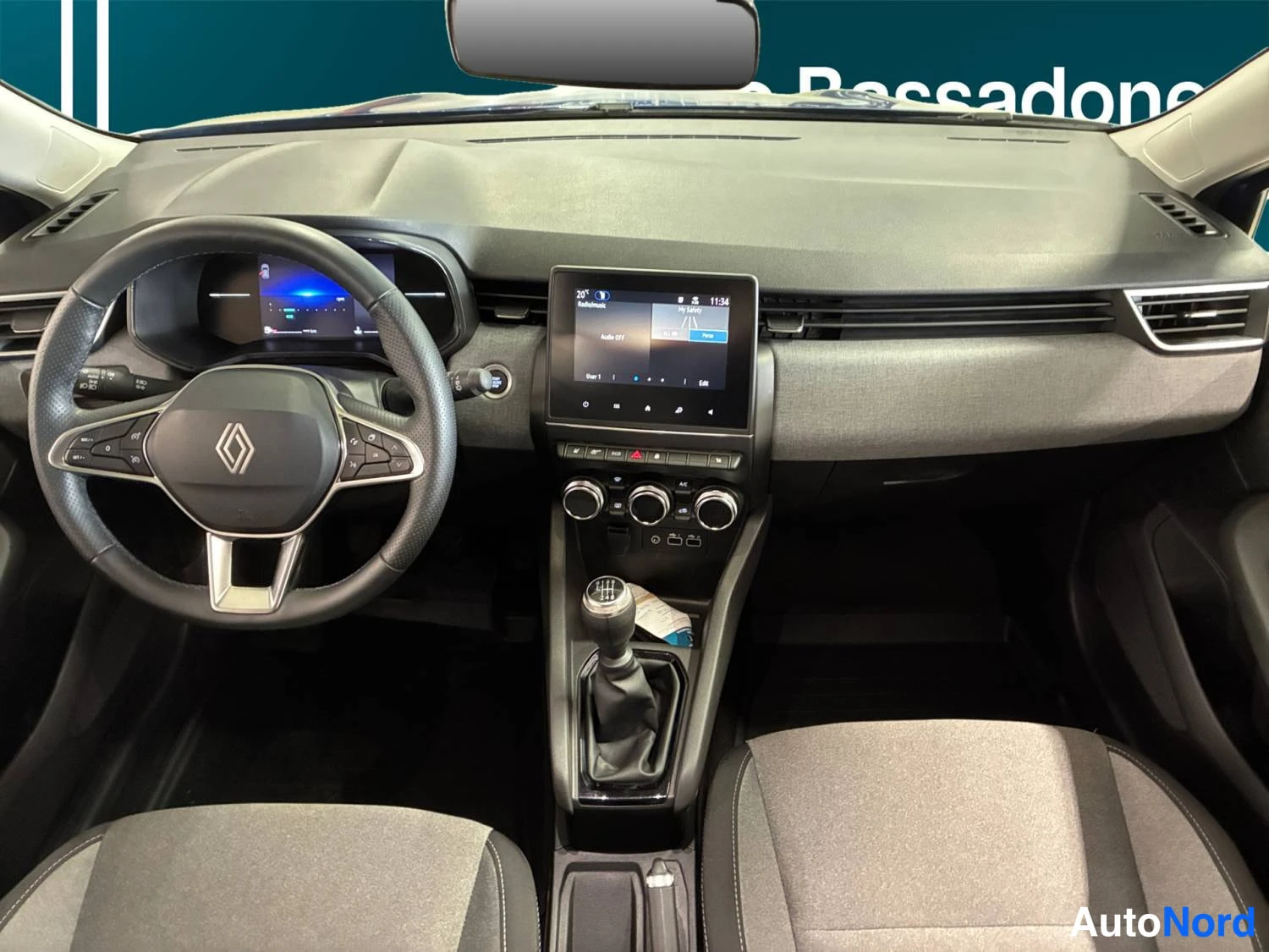 Sininen Renault Clio 2024, kuva 10