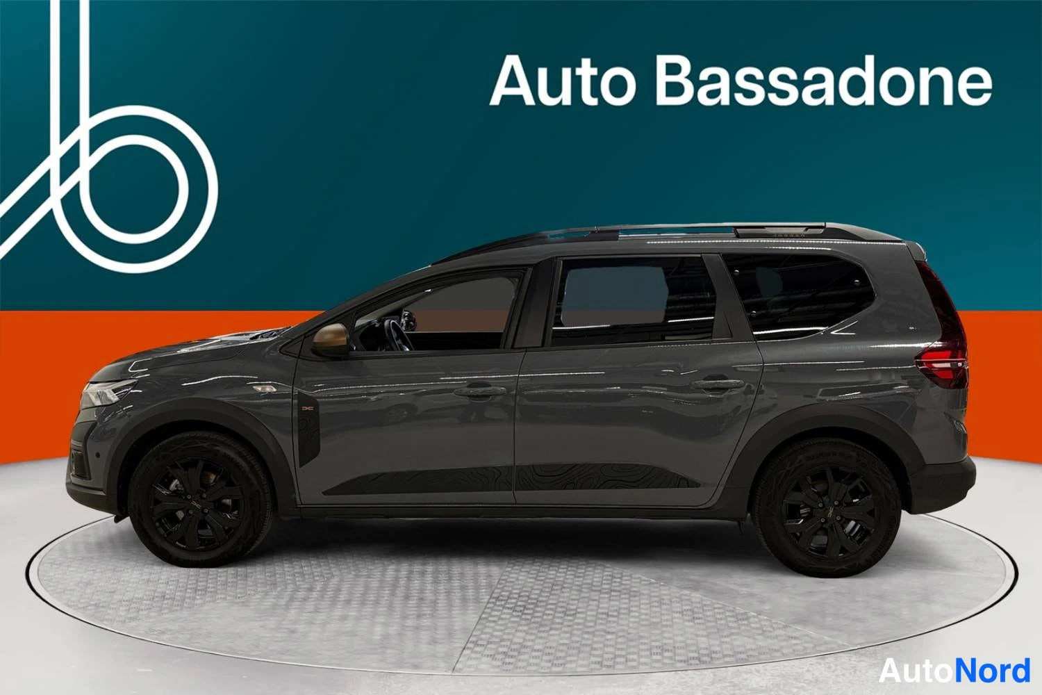 Harmaa Dacia Jogger 2025, takaviisto, kuva 7