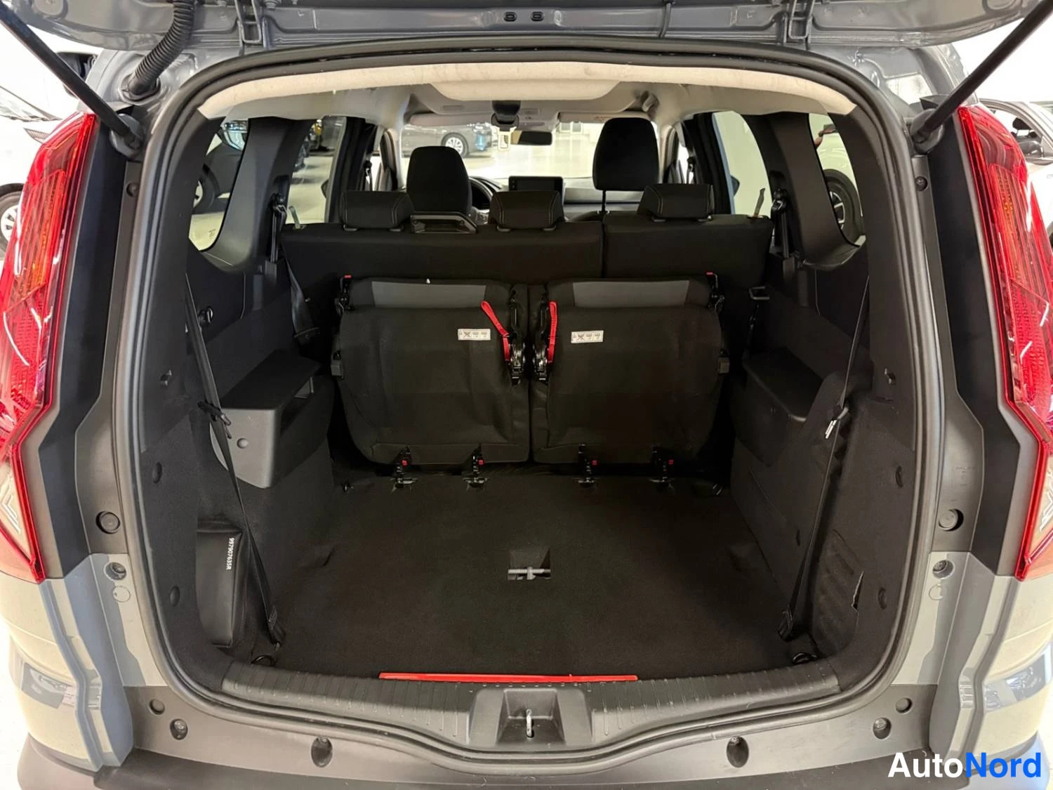 Harmaa Dacia Jogger 2025, takaa, kuva 10