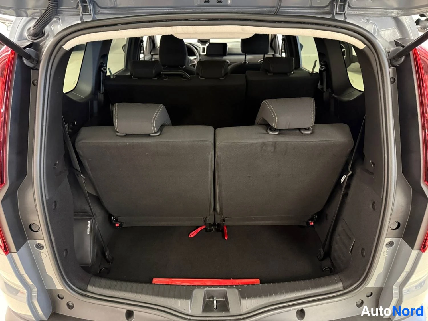 Harmaa Dacia Jogger 2025, takaa, kuva 11
