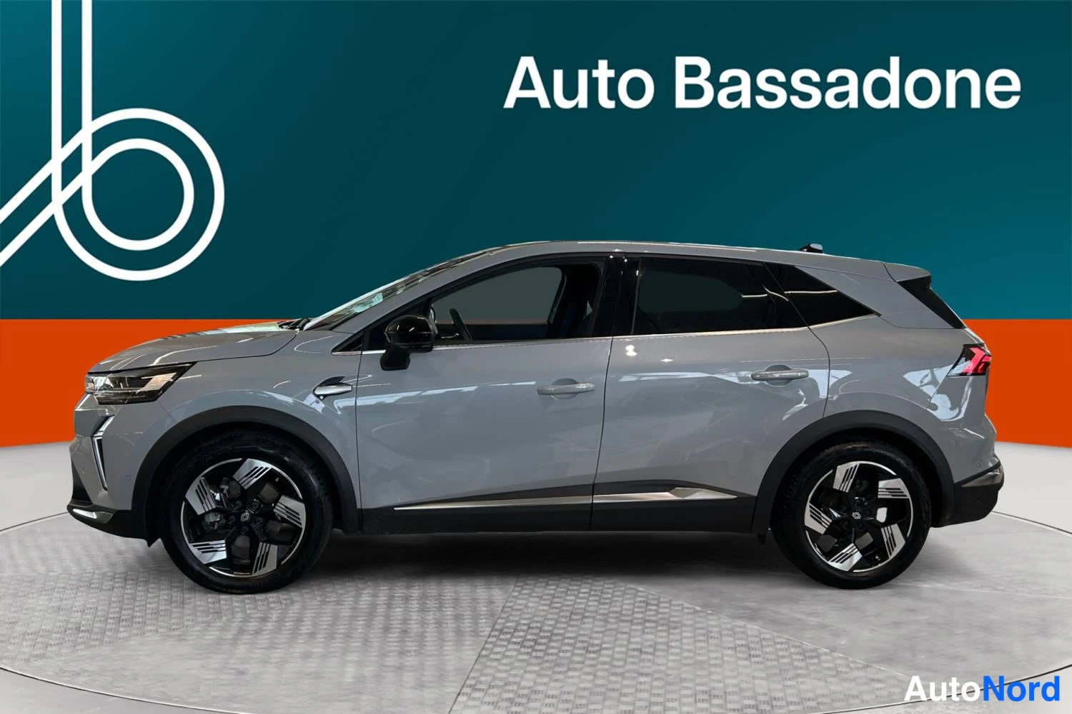 Hopea Renault Symbioz 2025, etuviisto, keula vasemmalle, kuva 2