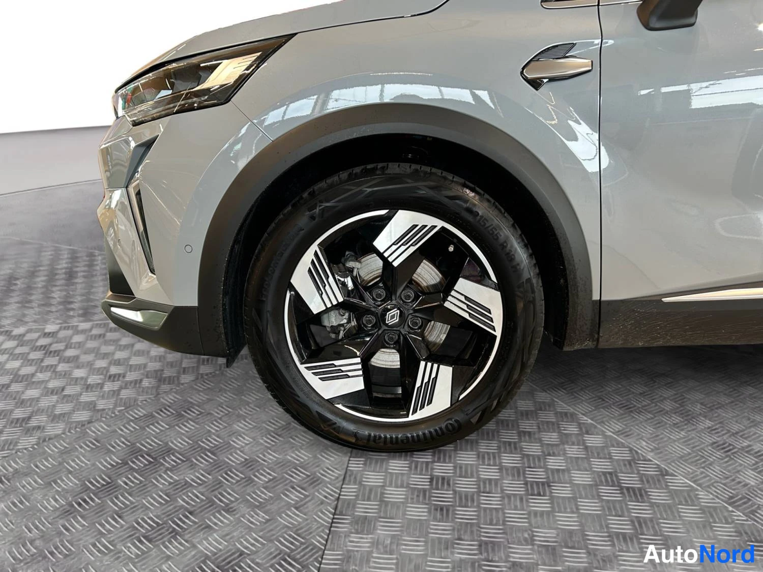 Hopea Renault Symbioz 2025, etuviisto, keula vasemmalle, kuva 3