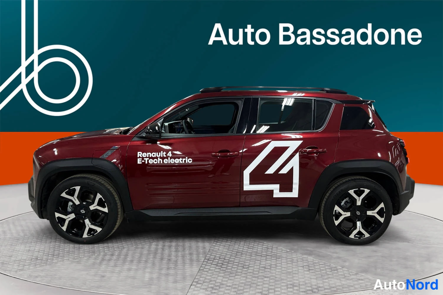 Punainen Renault 4 E-Tech electric 2025, sivulta, kuva 5