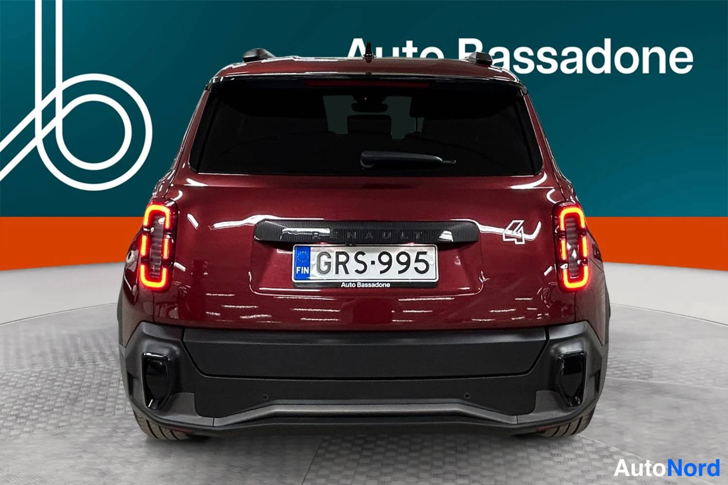 Punainen Renault 4 E-Tech electric 2025, takaa, kuva 8