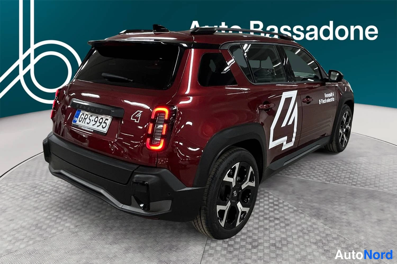 Punainen Renault 4 E-Tech electric 2025, takaviisto, kuva 7