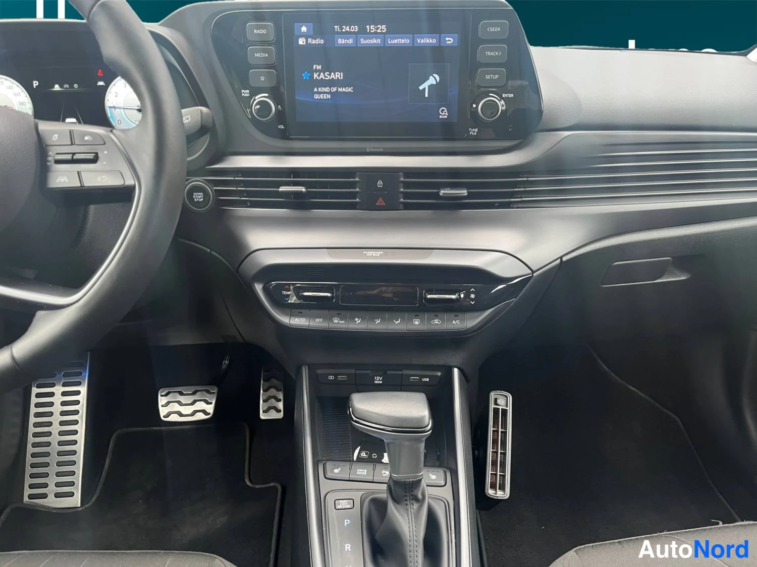 Punainen Hyundai Bayon 2022, kuva 11