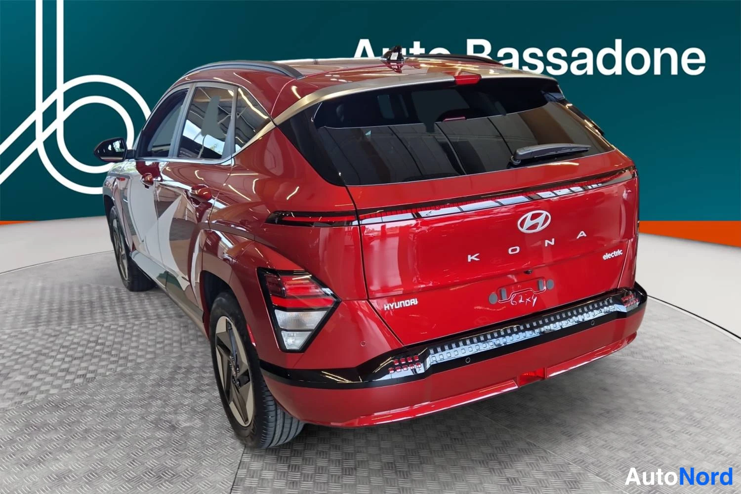 Punainen Hyundai Kona electric 2026, takaviisto, kuva 4