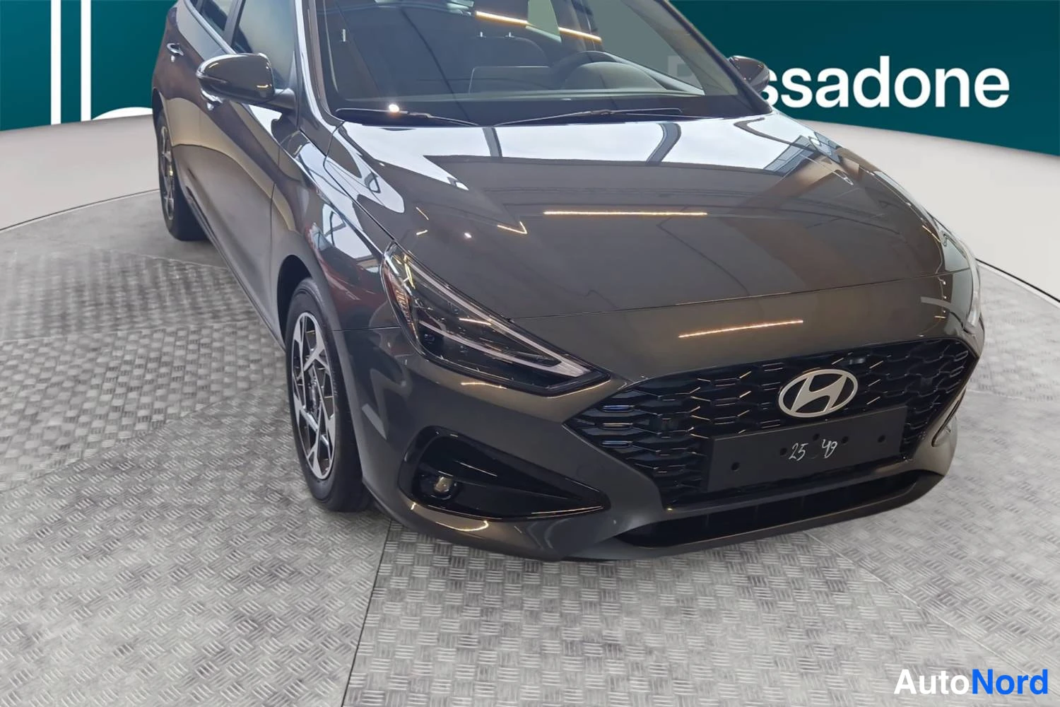 Harmaa Hyundai I30 2026, etuviisto, keula oikealle, kuva 2