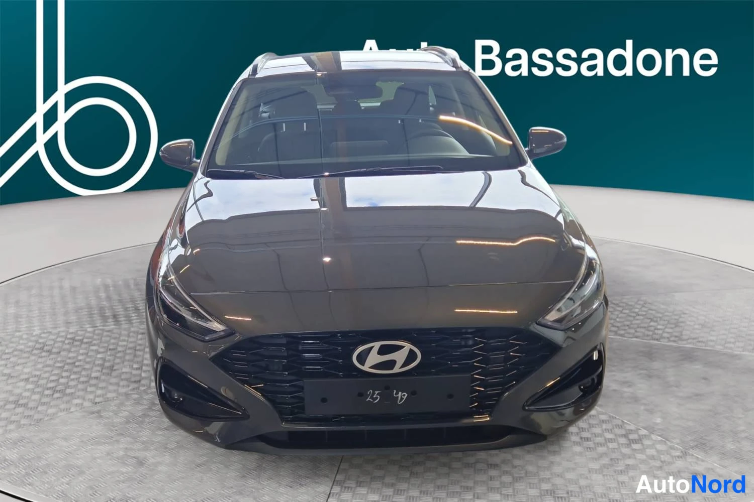 Harmaa Hyundai I30 2026, edestä, kuva 3