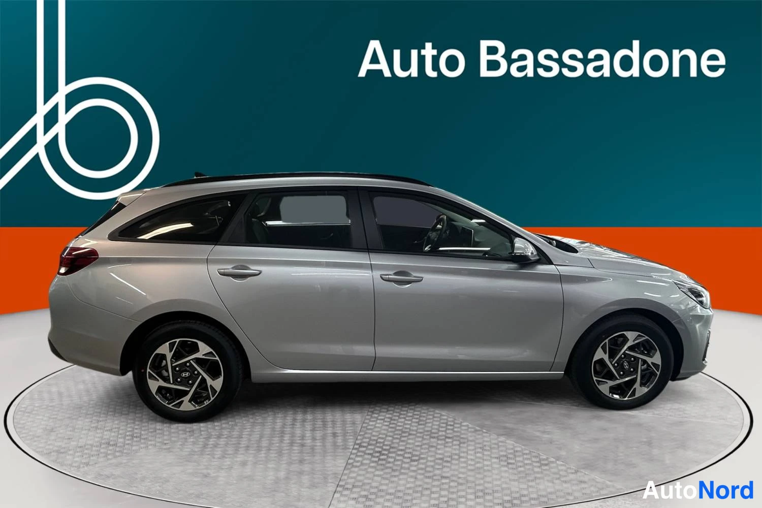 Hopea Hyundai I30 2026, etuviisto, keula oikealle, kuva 2