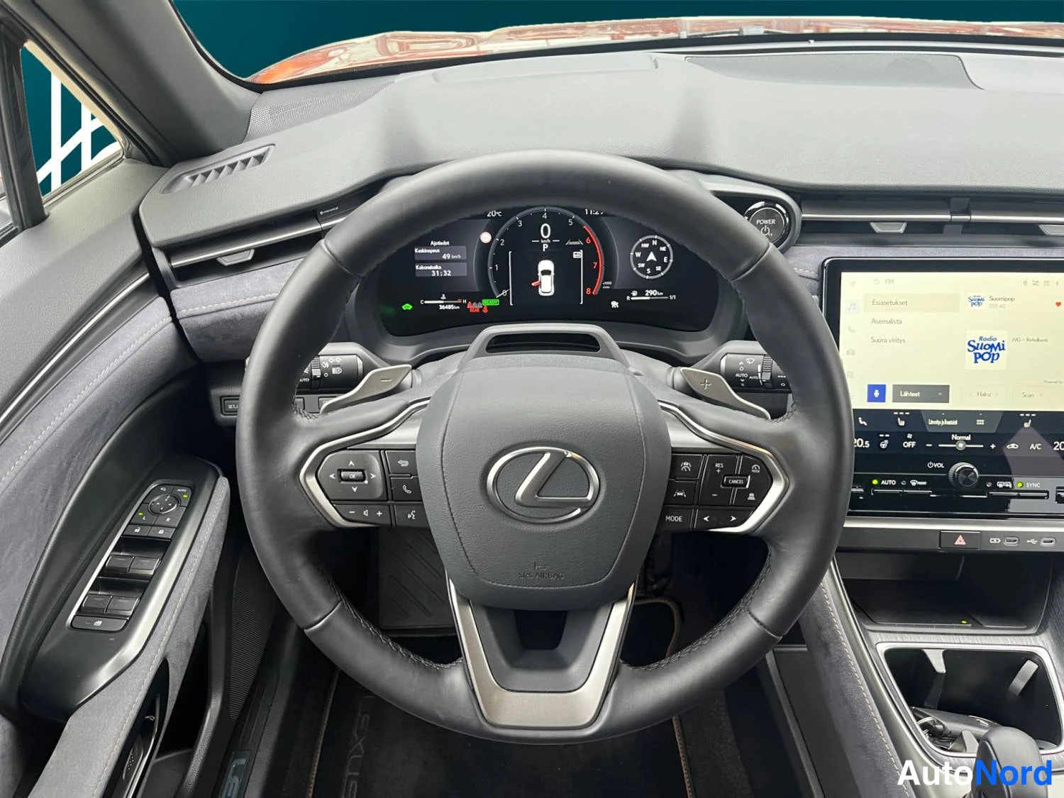 Punainen Lexus Lbx 2024, kuva 13