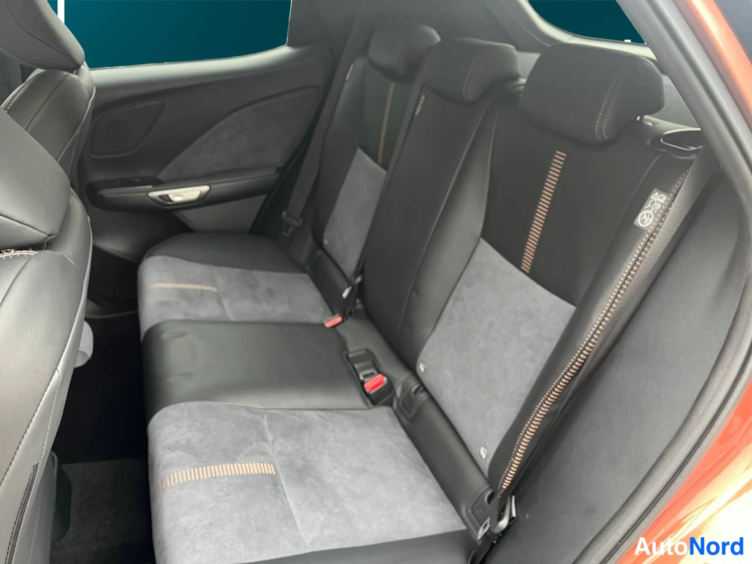 Punainen Lexus Lbx 2024, kuva 14