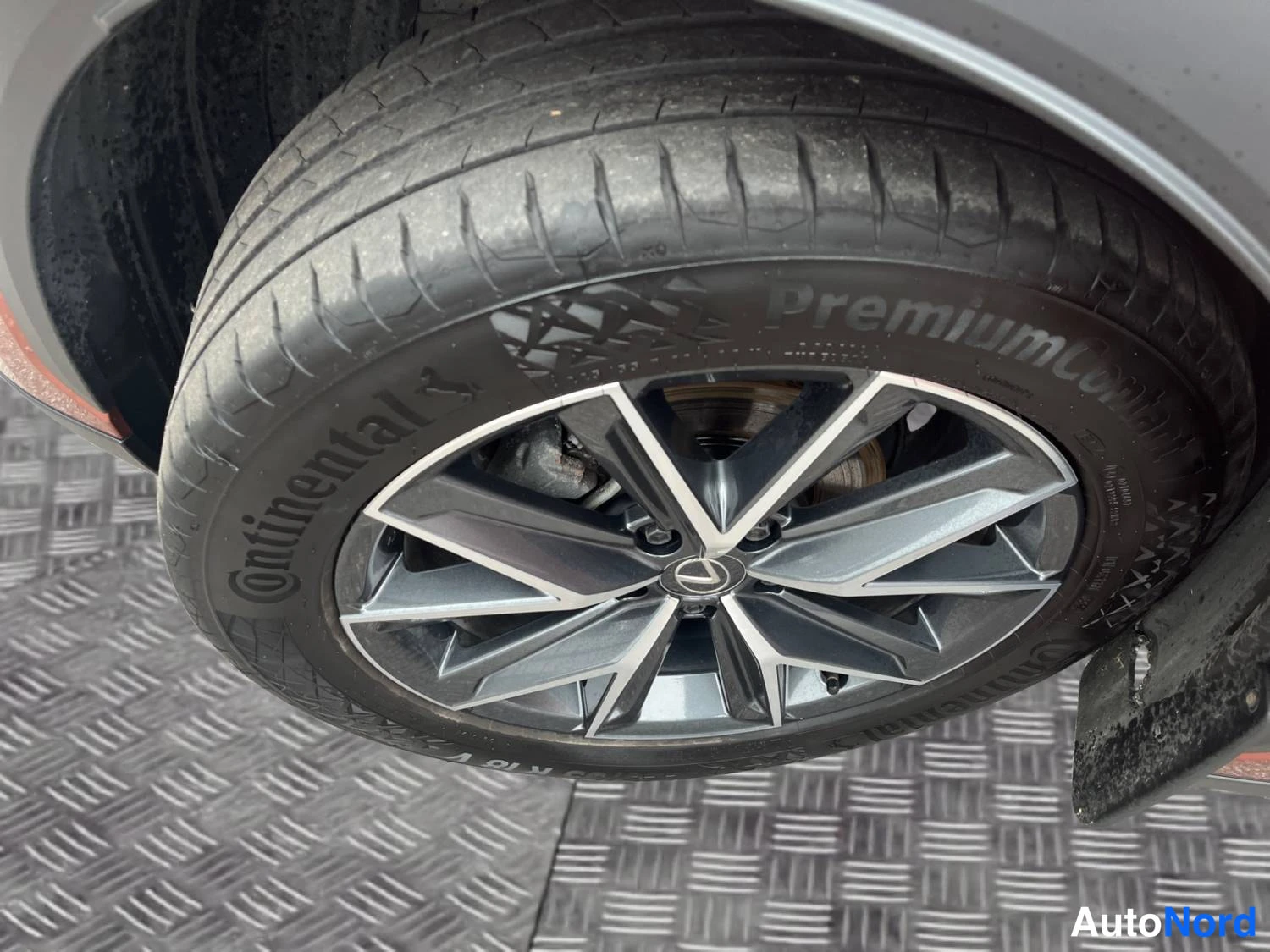 Punainen Lexus Lbx 2024, kuva 15