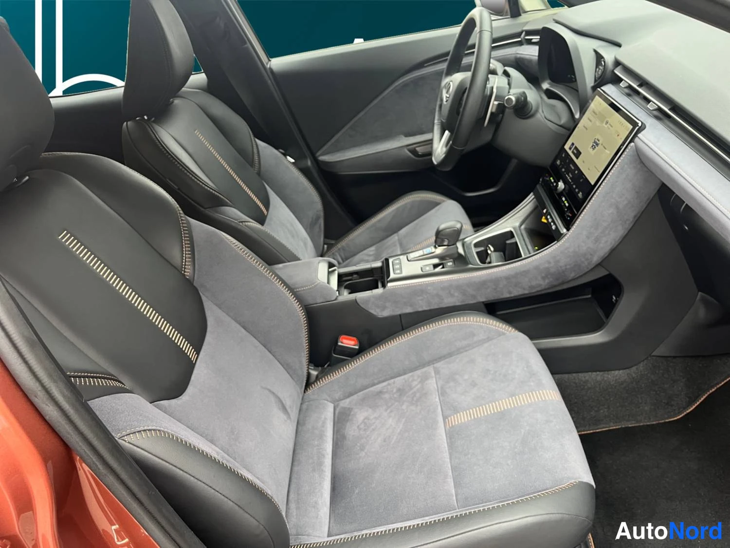 Punainen Lexus Lbx 2024, kuva 16