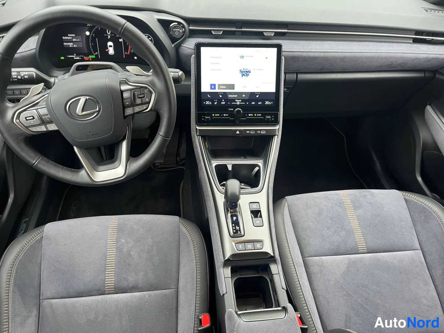 Punainen Lexus Lbx 2024, kuva 11