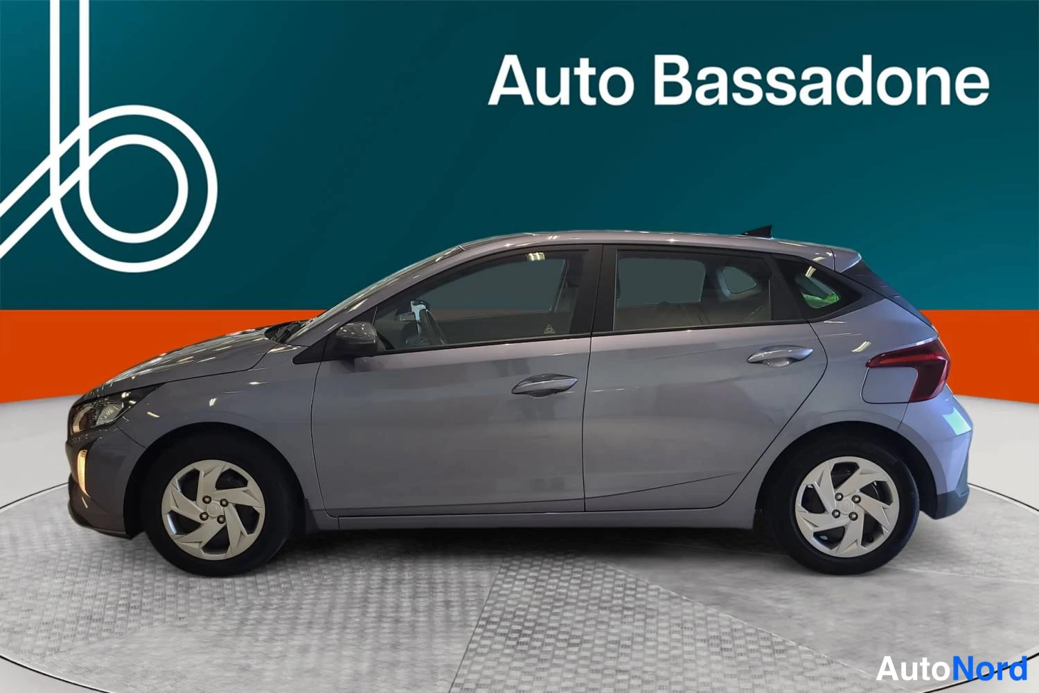 Harmaa Hyundai I20 2025, sivulta, kuva 4