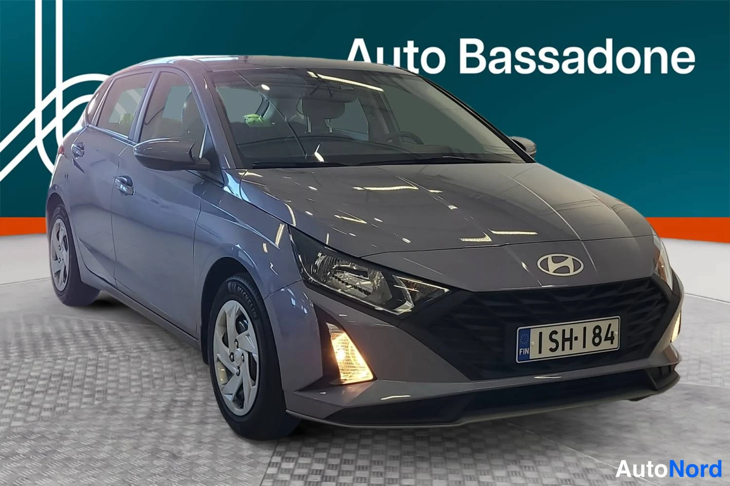 Harmaa Hyundai I20 2025, etuviisto, keula oikealle, kuva 2