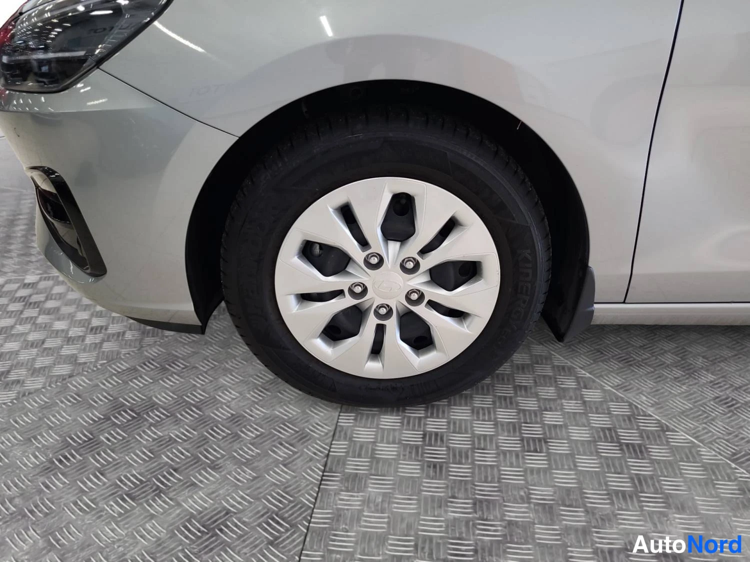 Beige Hyundai I30 2025, etuviisto, keula vasemmalle, kuva 2