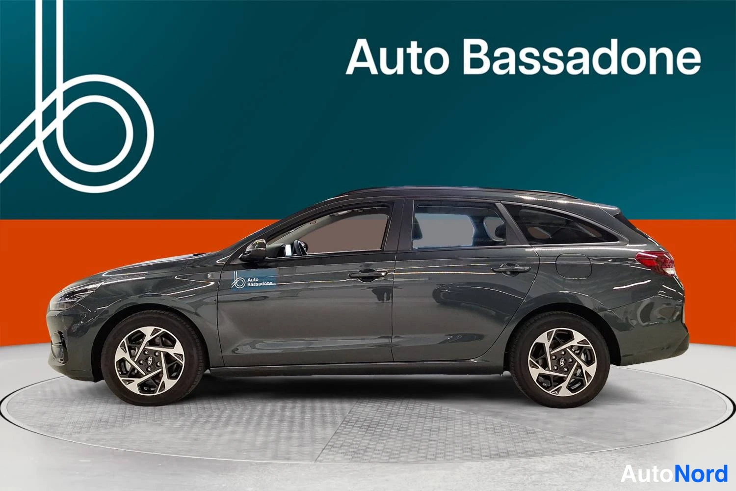 Harmaa Hyundai I30 2026, sivulta, kuva 5
