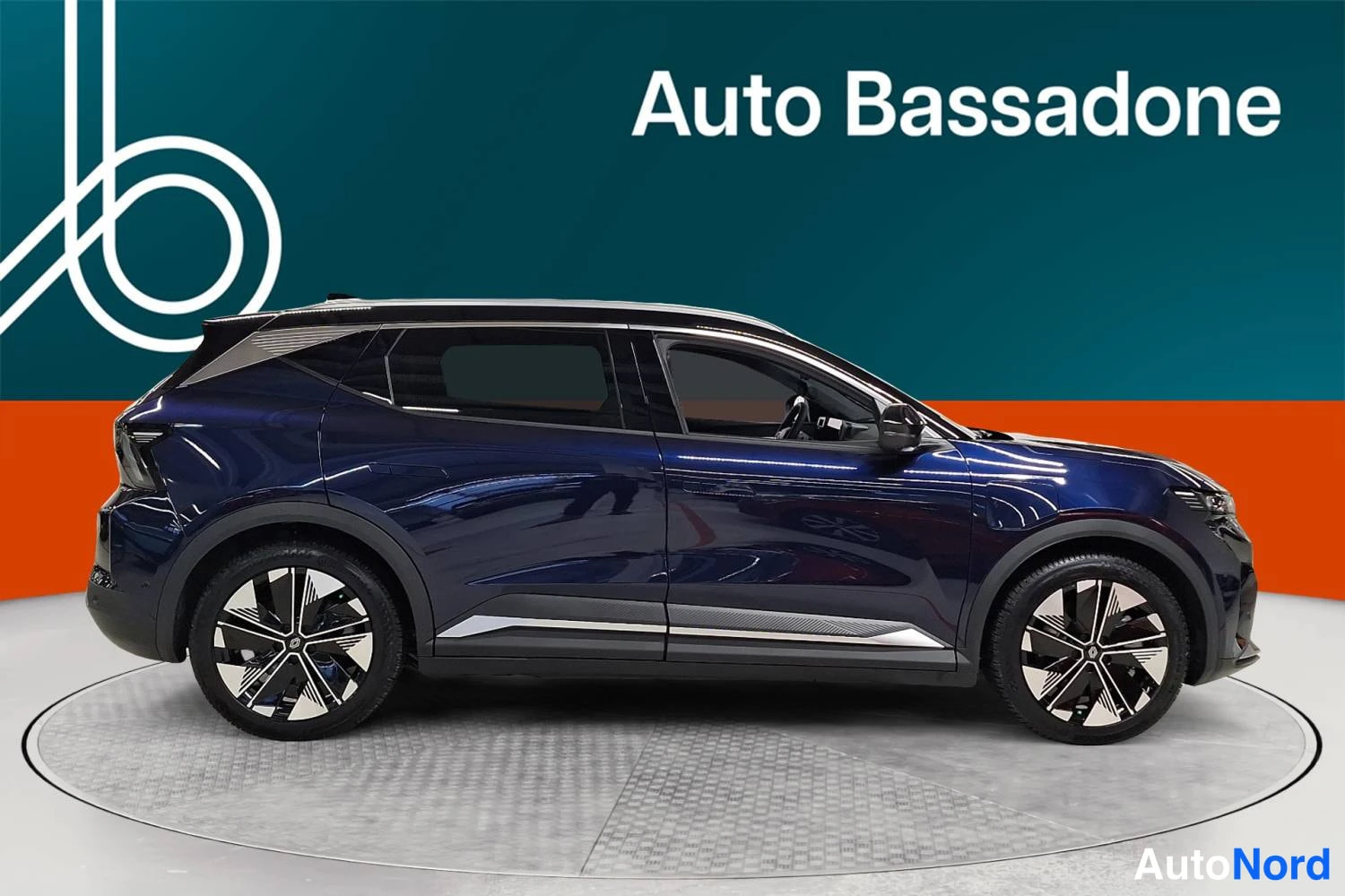 Sininen Renault Scenic E-Tech electric 2026, sivulta, kuva 4