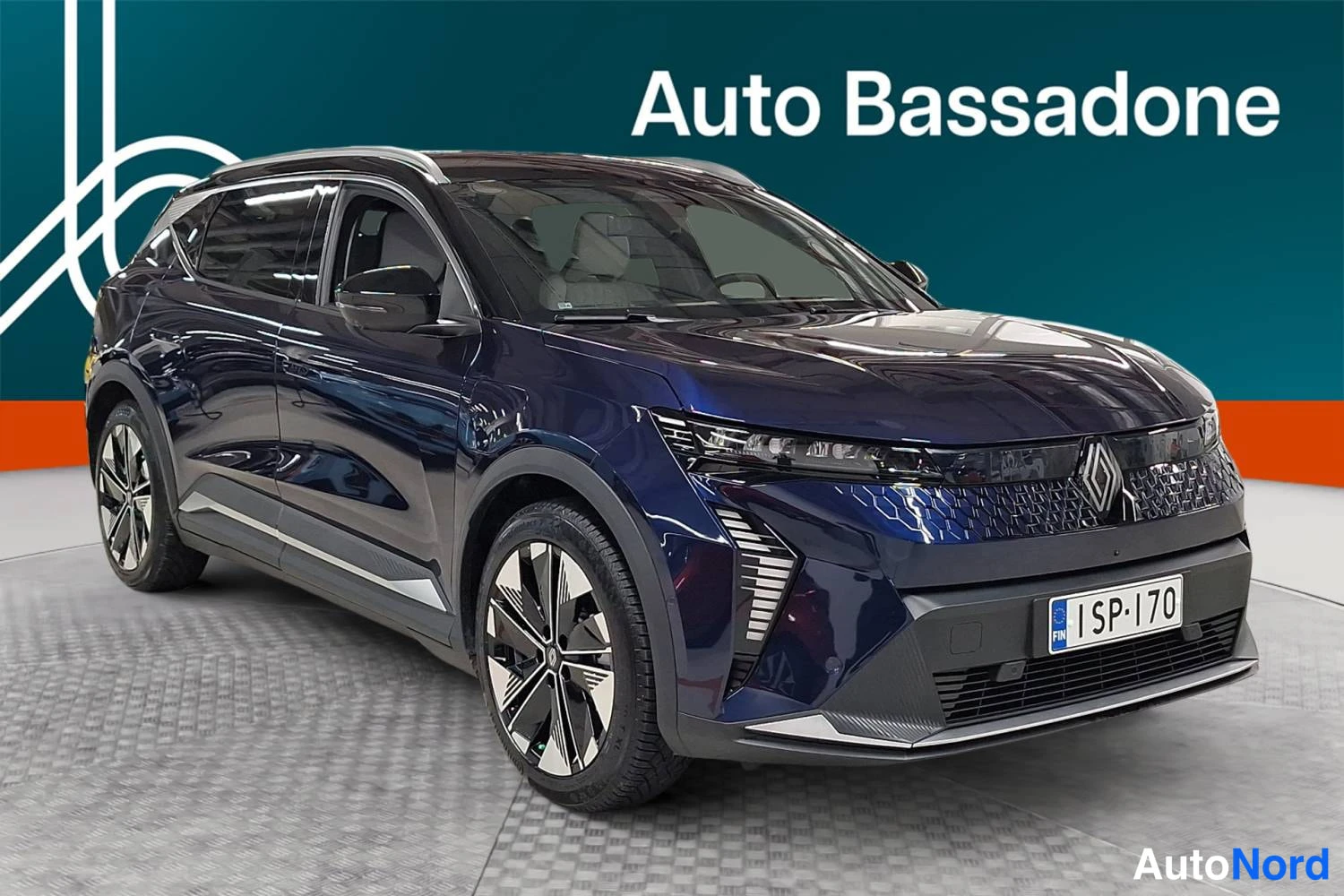 Sininen Renault Scenic E-Tech electric 2026, etuviisto, keula oikealle, kuva 2