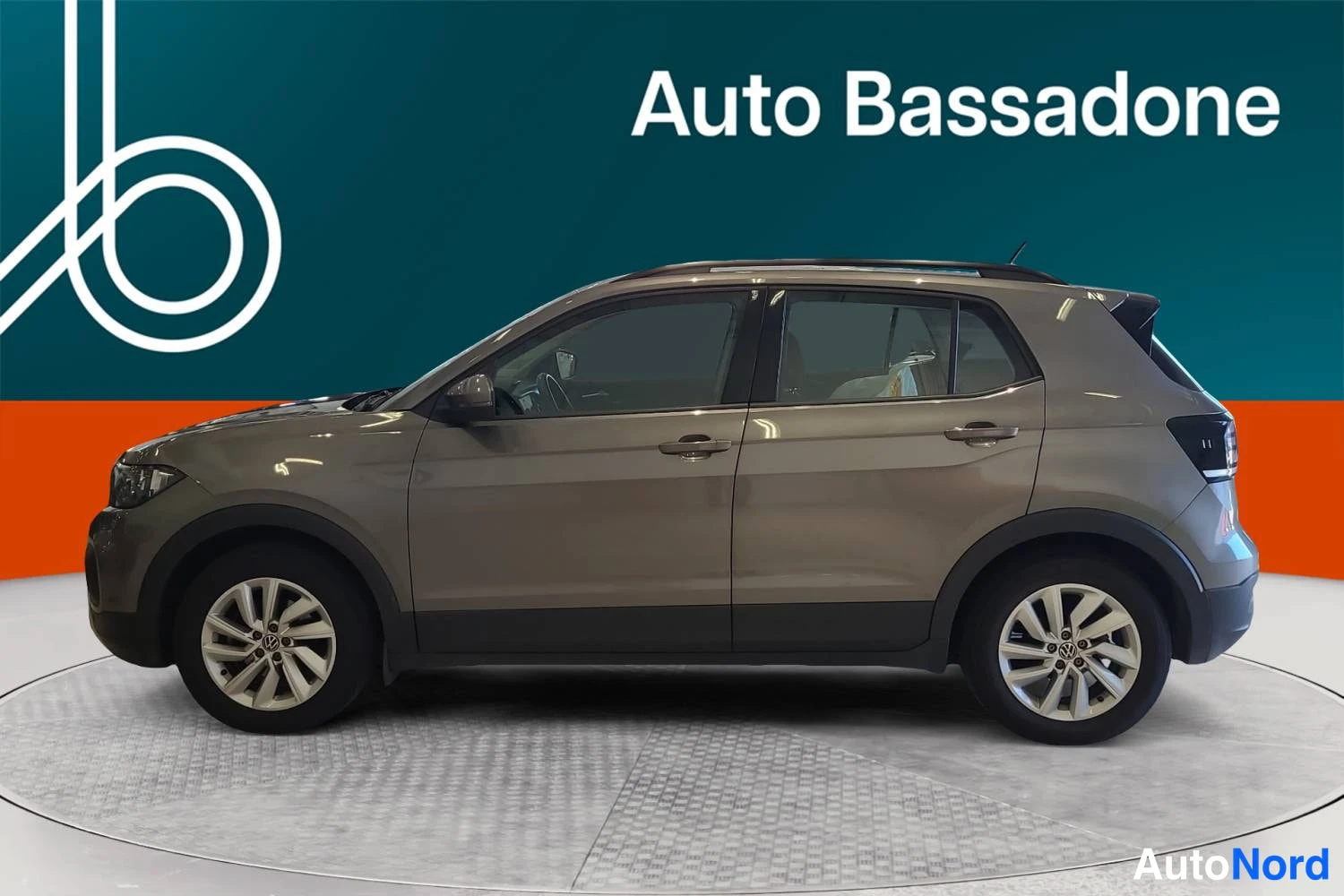 Harmaa Volkswagen T-cross 2021, sivulta, kuva 5