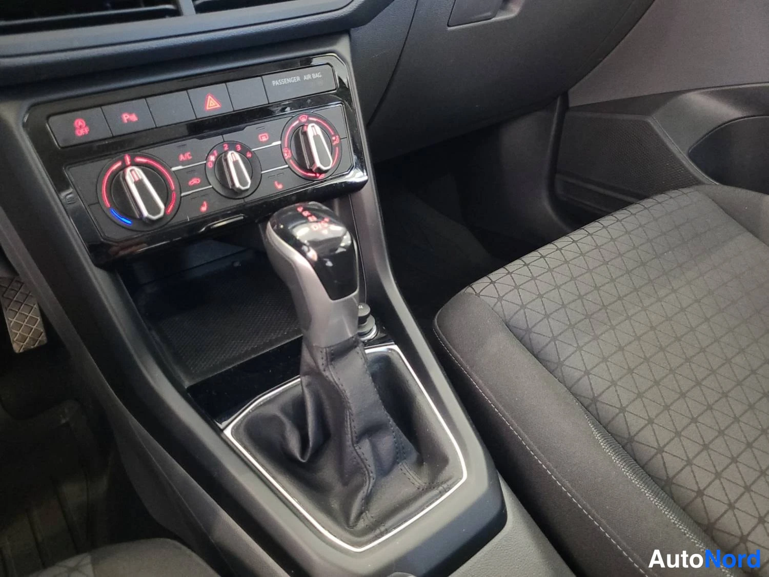 Harmaa Volkswagen T-cross 2021, kuva 28