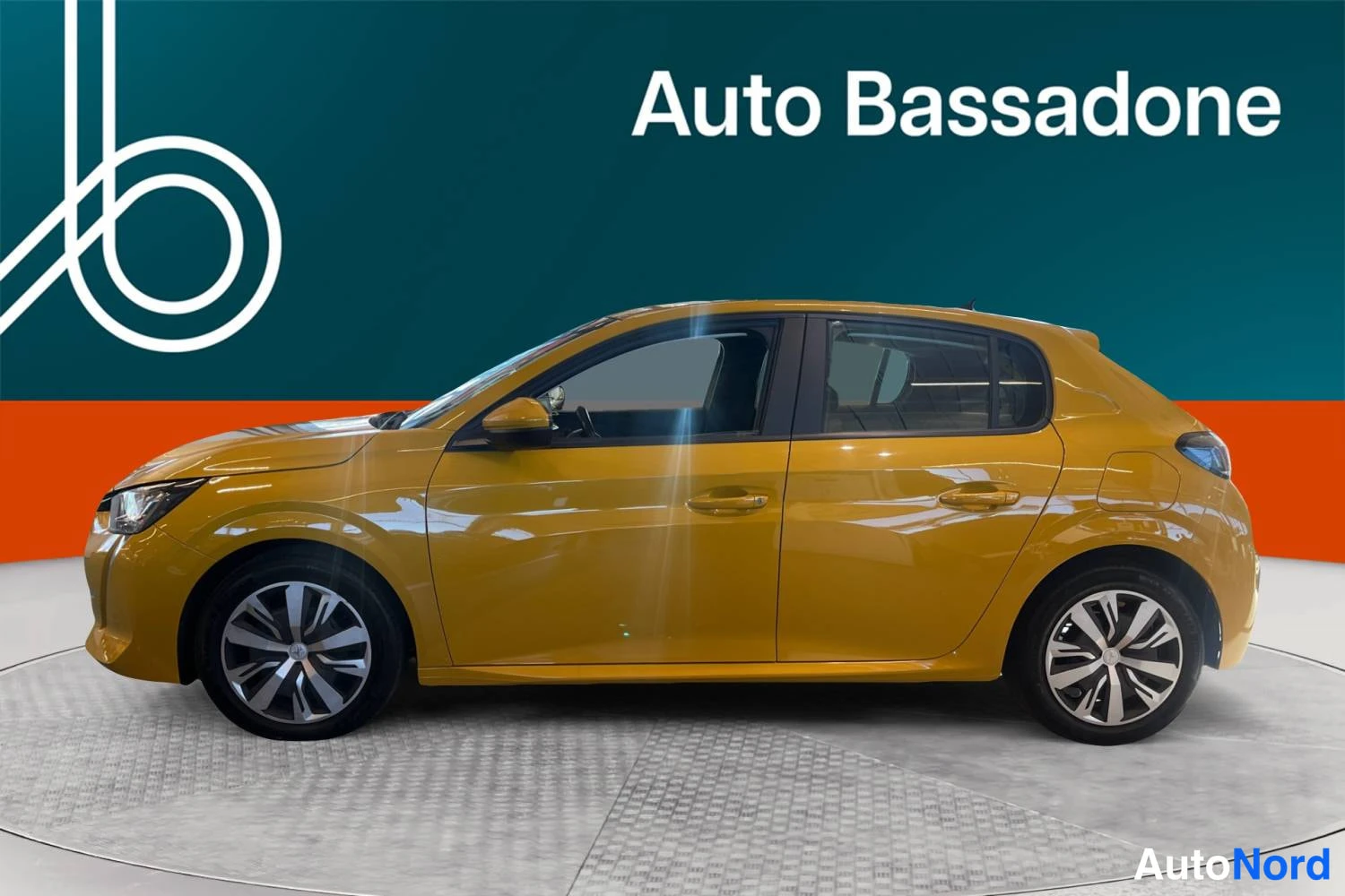 Keltainen Peugeot 208 2020, etuviisto, keula vasemmalle, kuva 2