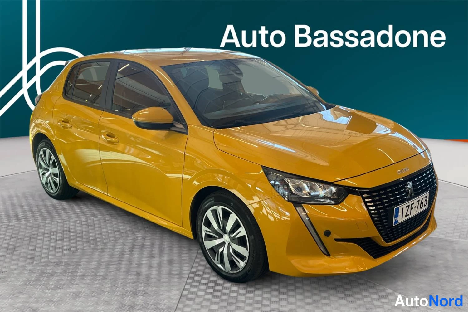 Keltainen Peugeot 208 2020, etuviisto, keula oikealle, kuva 3