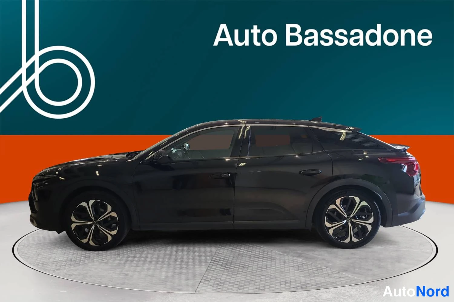 Musta Citroen C5 x 2023, sivulta, kuva 5