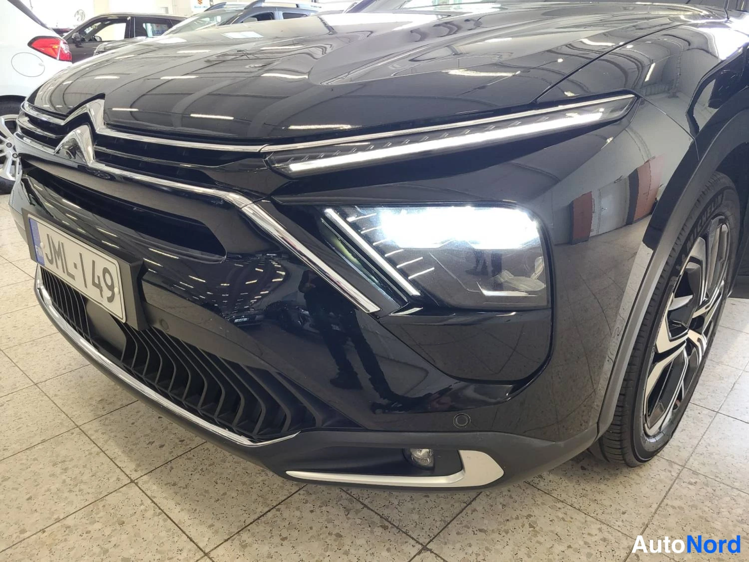 Musta Citroen C5 x 2023, edestä, kuva 4