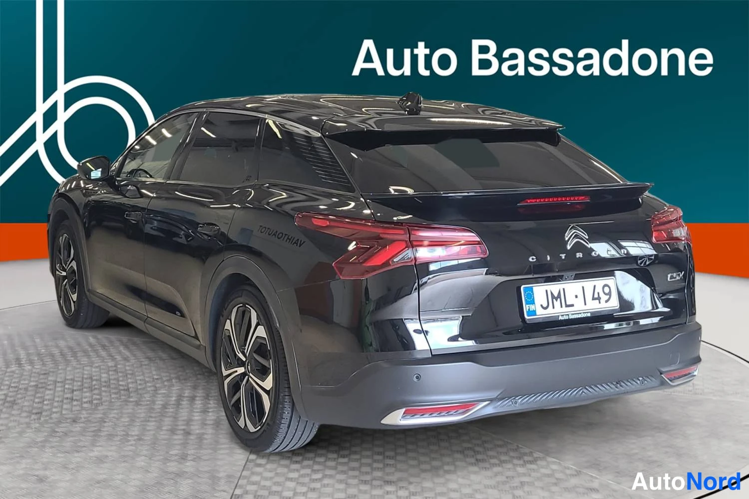 Musta Citroen C5 x 2023, takaviisto, kuva 7