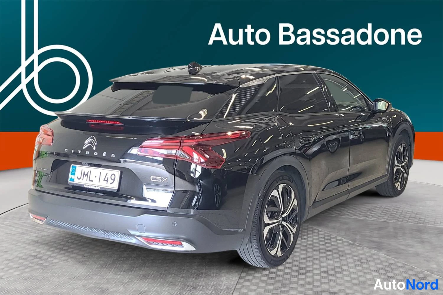 Musta Citroen C5 x 2023, takaviisto, kuva 8